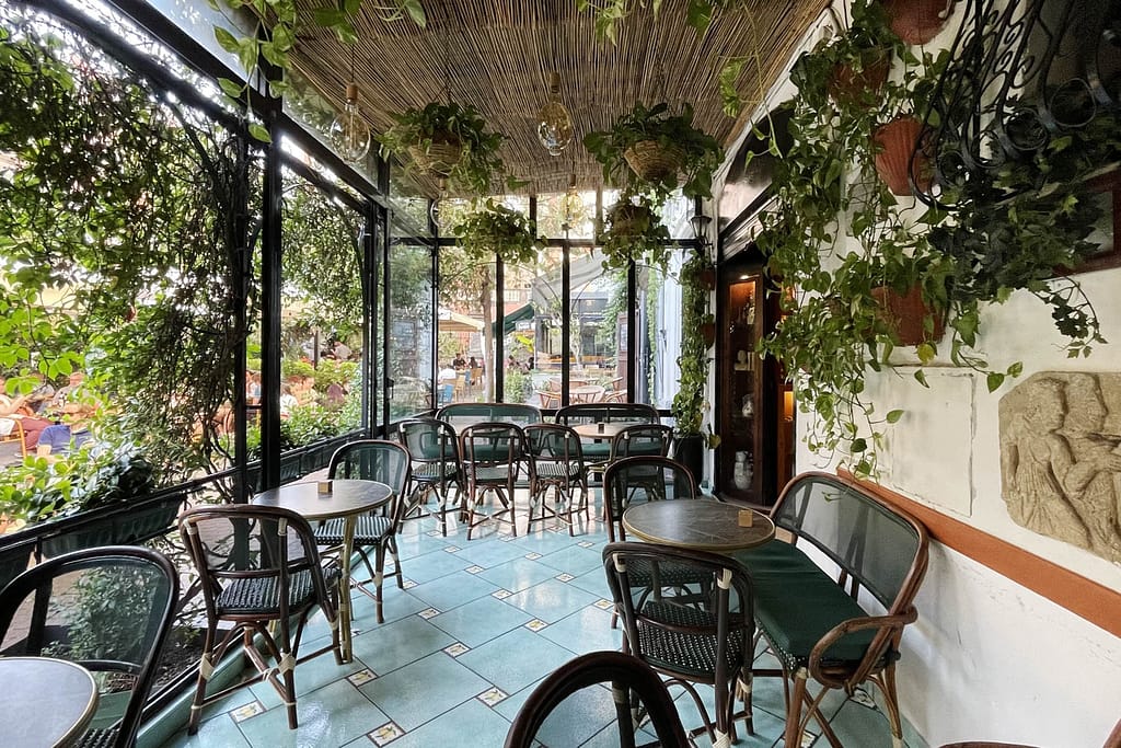 Naples Cafe / Caffe Letterario